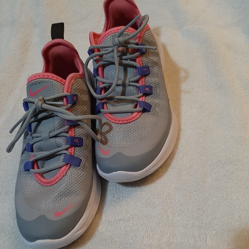 Girls size 1.5 Nikes